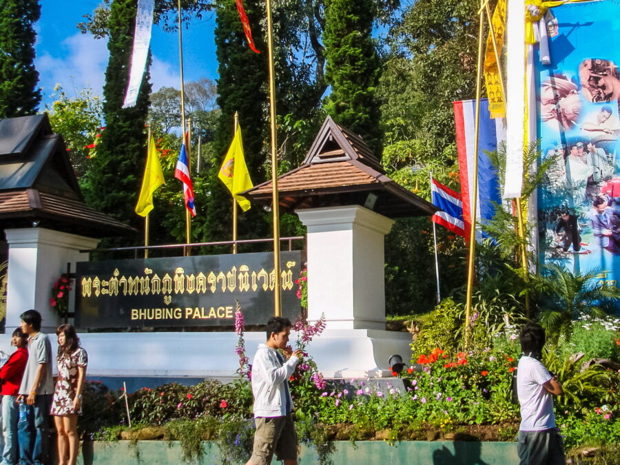 entrance to bhubing palace doi suthep chiang mai