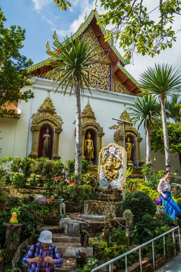 discreet rear entrance wat phra that doi suthep