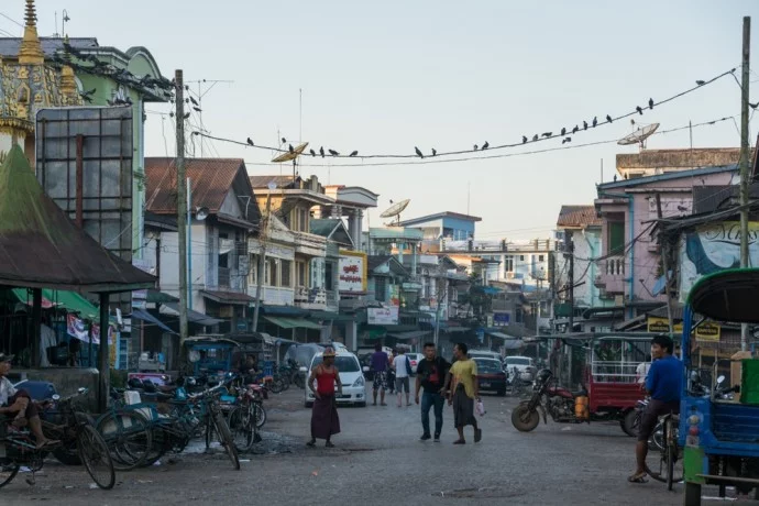 hpa market street in burma