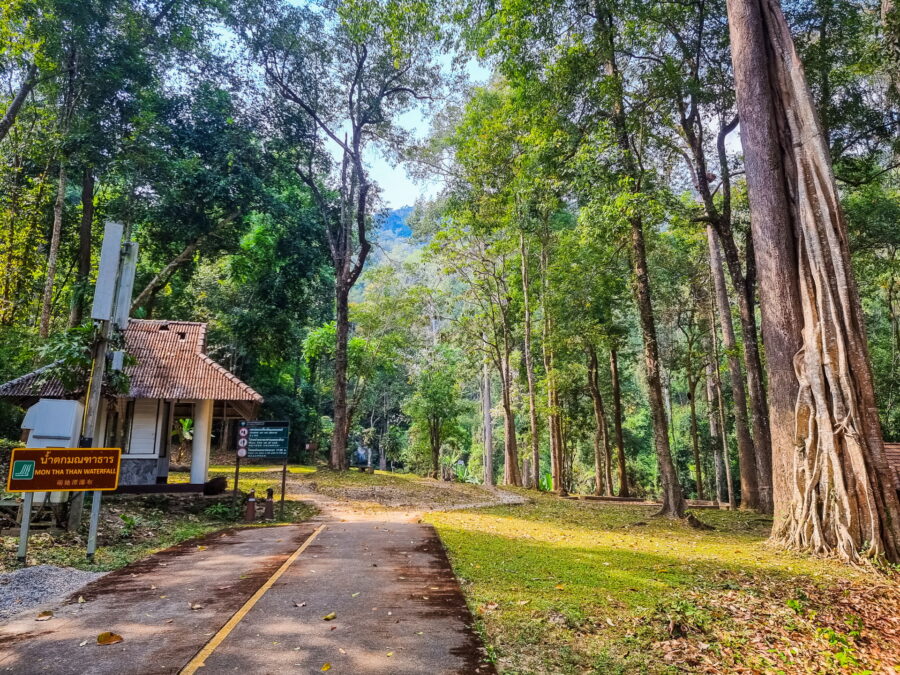 Douithep Pui Chiang Mai National Park Reception Area