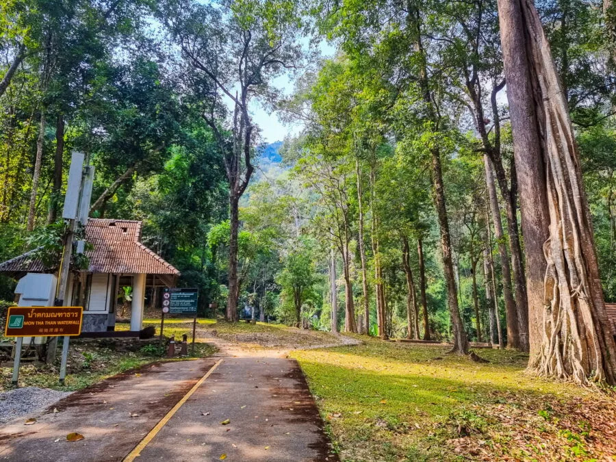 Douithep Pui Chiang Mai National Park Reception Area