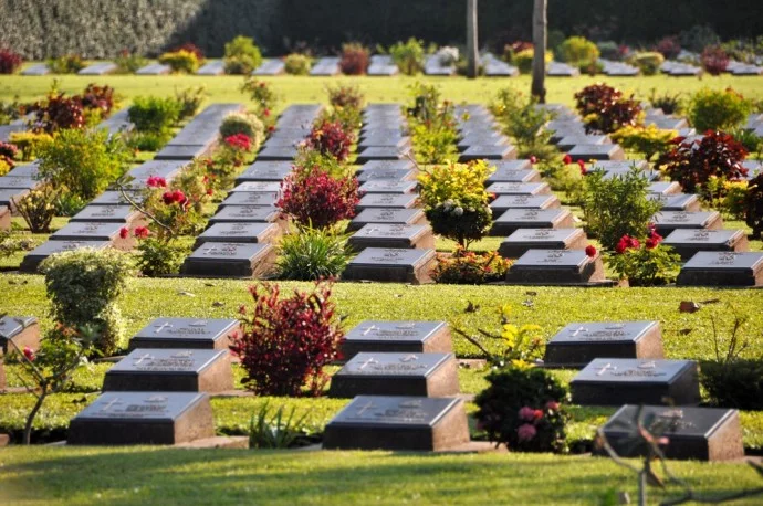 prisoner of war cemetery kanchanaburi