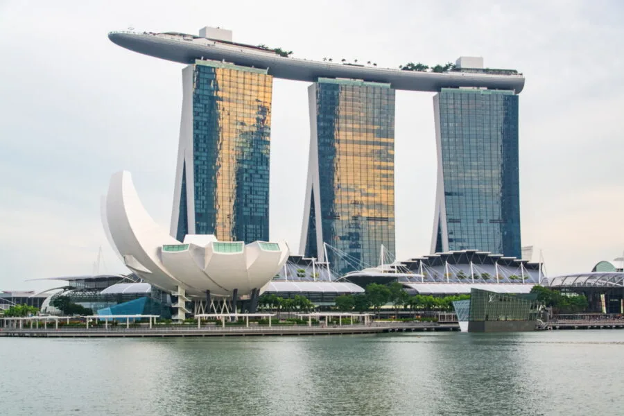 hotel marine bay sands boat shape singapore