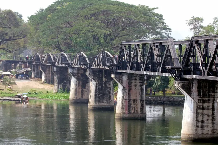the kwai river bridge kanchanaburi