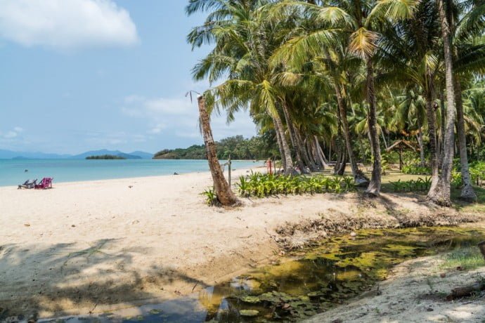 aperçu de la plage ao suan yai a koh mak thailande