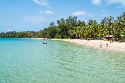balade sur la plus belle plage de ko mak thailande