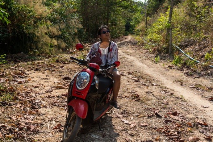 en scooter vers Ao Lom koh mak