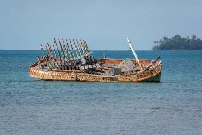 epave visible ao tan depuis le Cinnamon Boardwalk koh mak