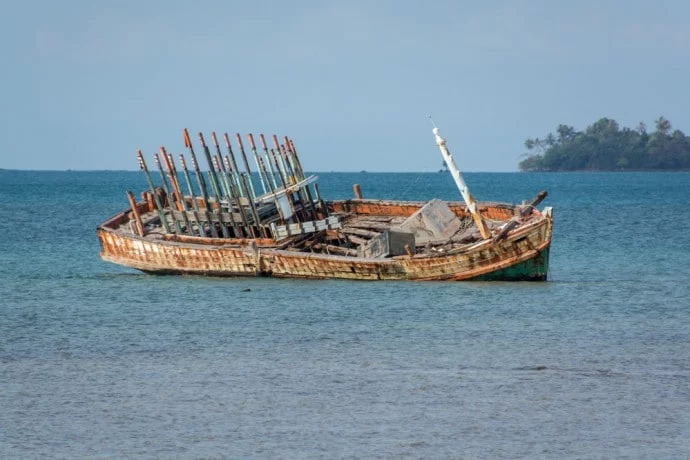 wreck visible ao tan from the Cinnamon Boardwalk koh mak