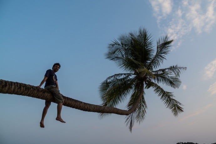 moi sur cocotier ile de koh-mak-thailande