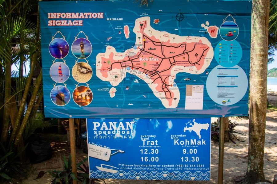 panneau information avec carte de ko mak thailande