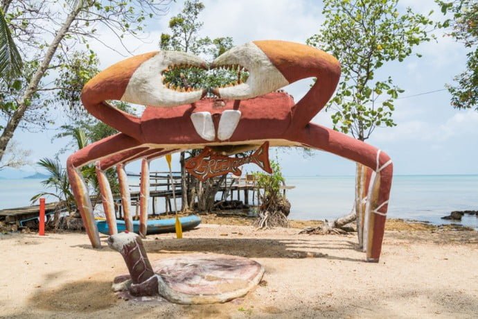 sculpture crabe geant vers ao tan koh mak