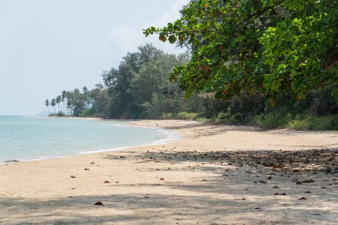deer island beach koh kradat