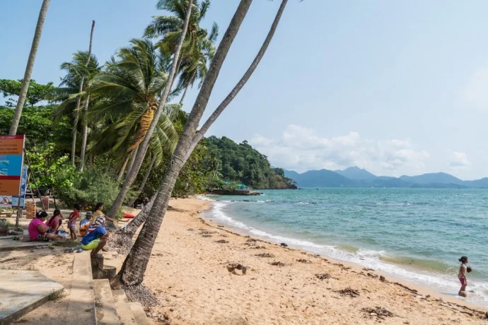 trat beach thailand