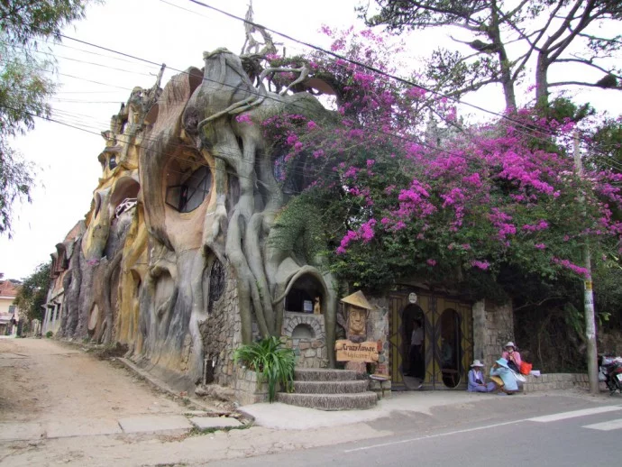 crazy house dalat vietnam