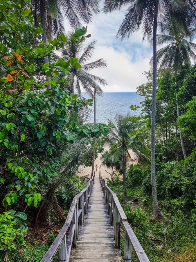 escalier plage de naithon phuket