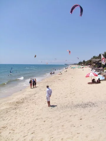 kite surfing beach mui ne - vietnam