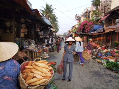 hoi an vietnam market