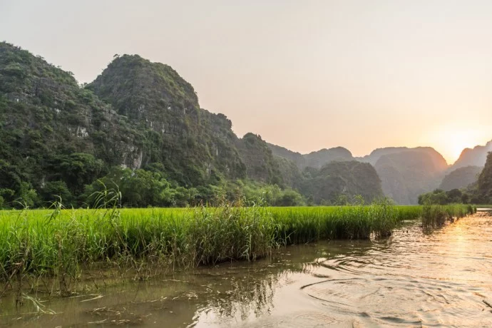 motorcycle roadtrip north vietnam tam coc