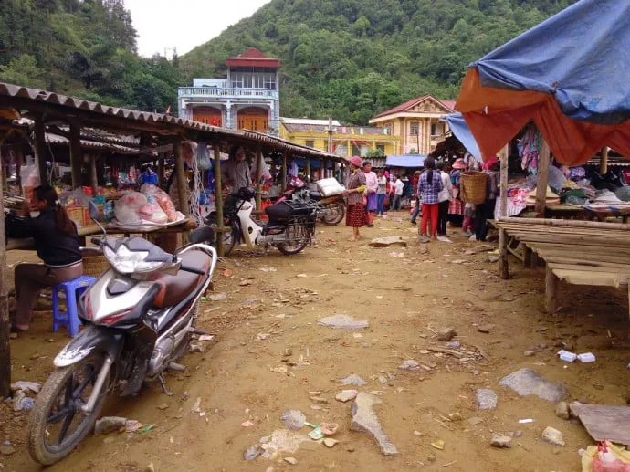 lung phin market north vietnam