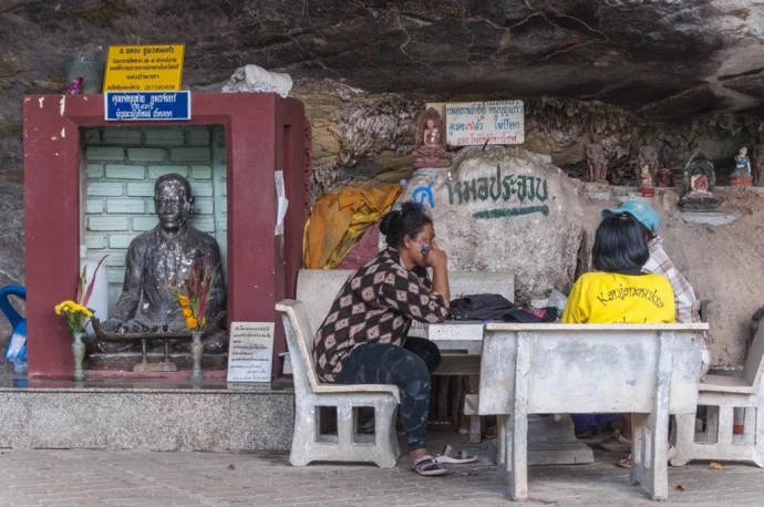 Tham Talot Thung Song