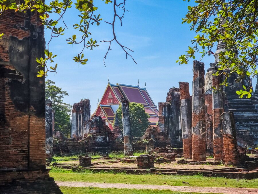 Wiharn Phra Mongkol Bophit depuis le wat phra si sanphet