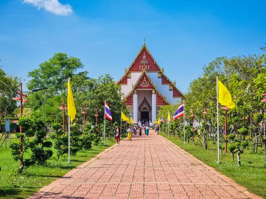 alley leading to Wiharn Phra Mongkol Bophit ayutthaya