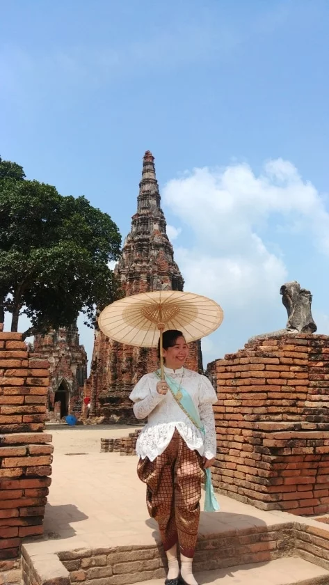 traditional costume wat chai watthanaram ayutthaya