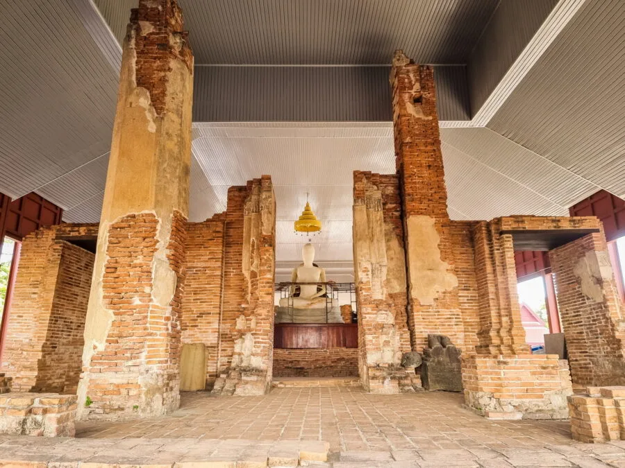 interior viharn wat phu khao thong