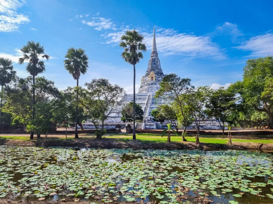 general view wat phu khao thong