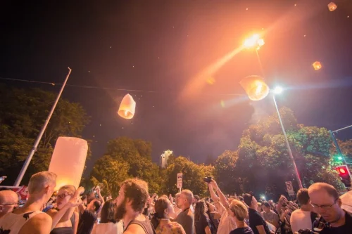 loy krathong yi peng festival chiang mai - thailand