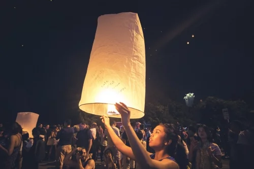 loy krathong yi peng festival chiang mai - thailand