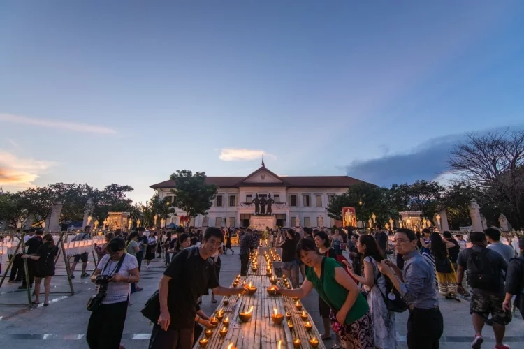 three kings monument loy krathong yi peng festival chiang mai - thailand