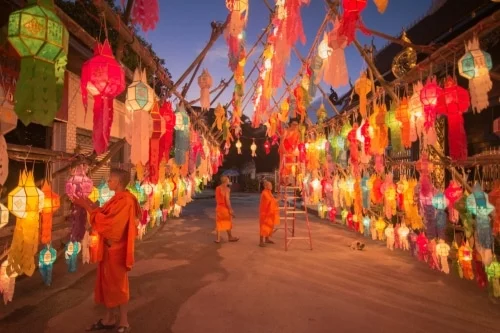 loy krathong yi peng festival chiang mai - thailand