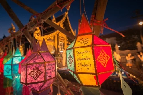 loy krathong yi peng festival chiang mai - thailand