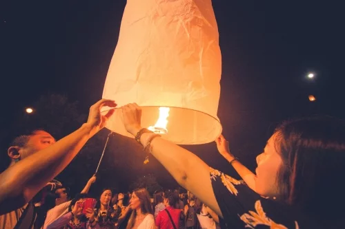 loy krathong yi peng festival chiang mai - thailand