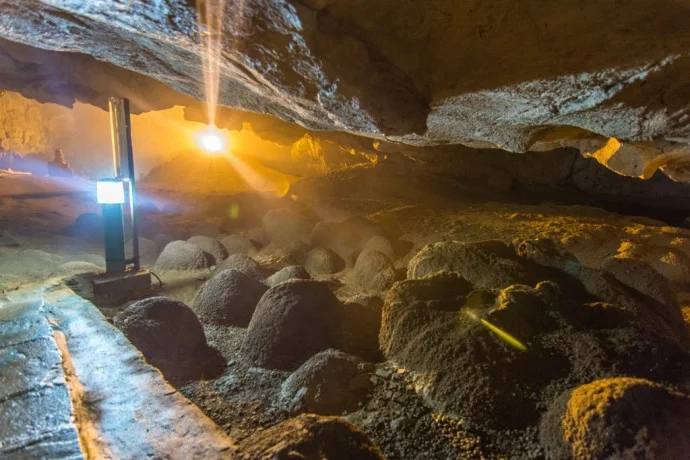 Nguom Ngoc Cave - Cao Bang