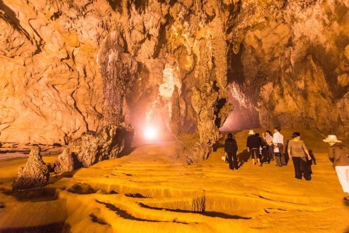 Nguom Ngoc Cave - Cao Bang