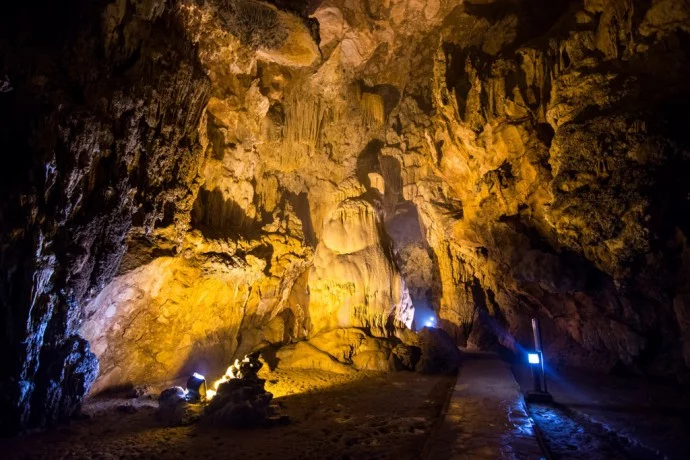 Nguom Ngoc Cave - Cao Bang