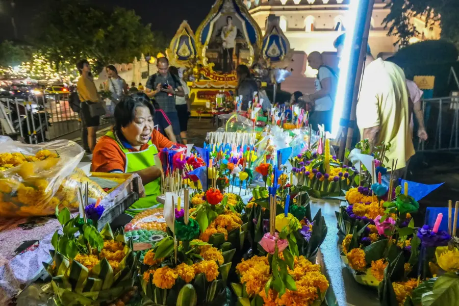 saleswoman krathong festival bangkok