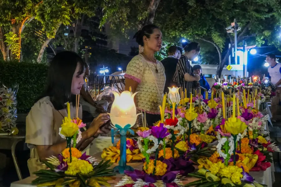 street vendor loy krathong festival bangkok