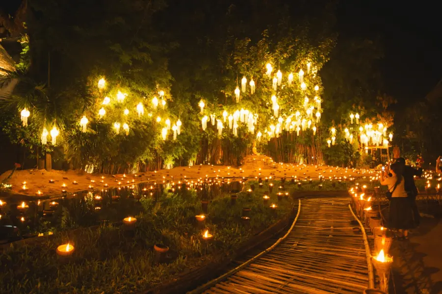 wat phantao loy krathong chiang mai