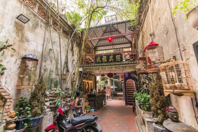 lake view cafe hanoi