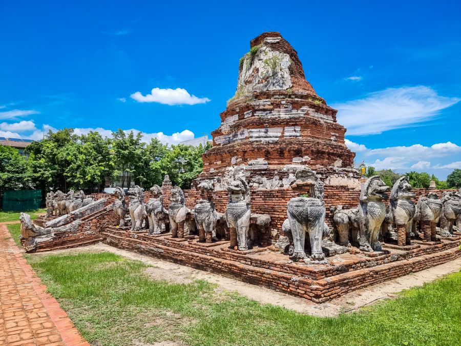 chedi aux elephants wat thammikkarat ayutthaya