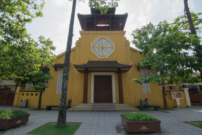 entrance to one pillar temple hanoi