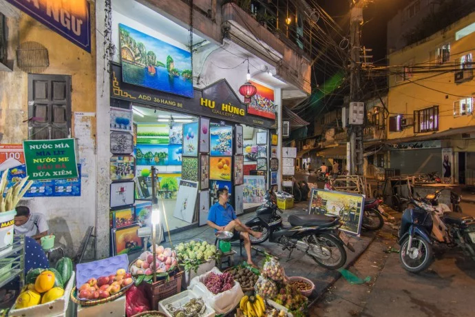 Hanoi street at night