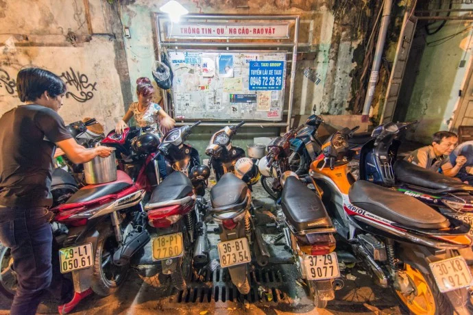 Hanoi street at night