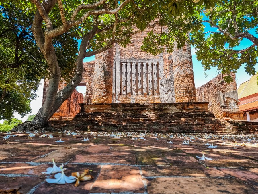 viharn of wat thammikkarat ayutthaya
