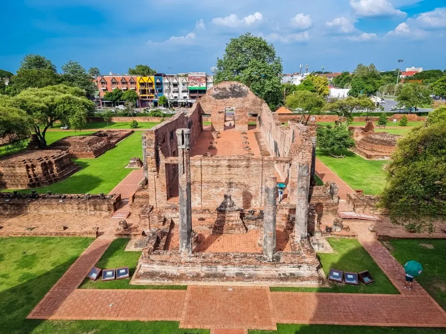 view of viharn at wat ratchaburana ayutthaya