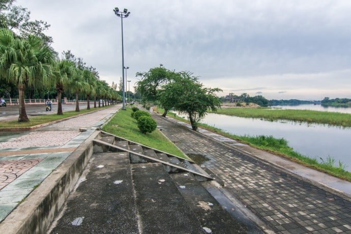 Les quais de Kamphaeng Phet et la rivière Ping.